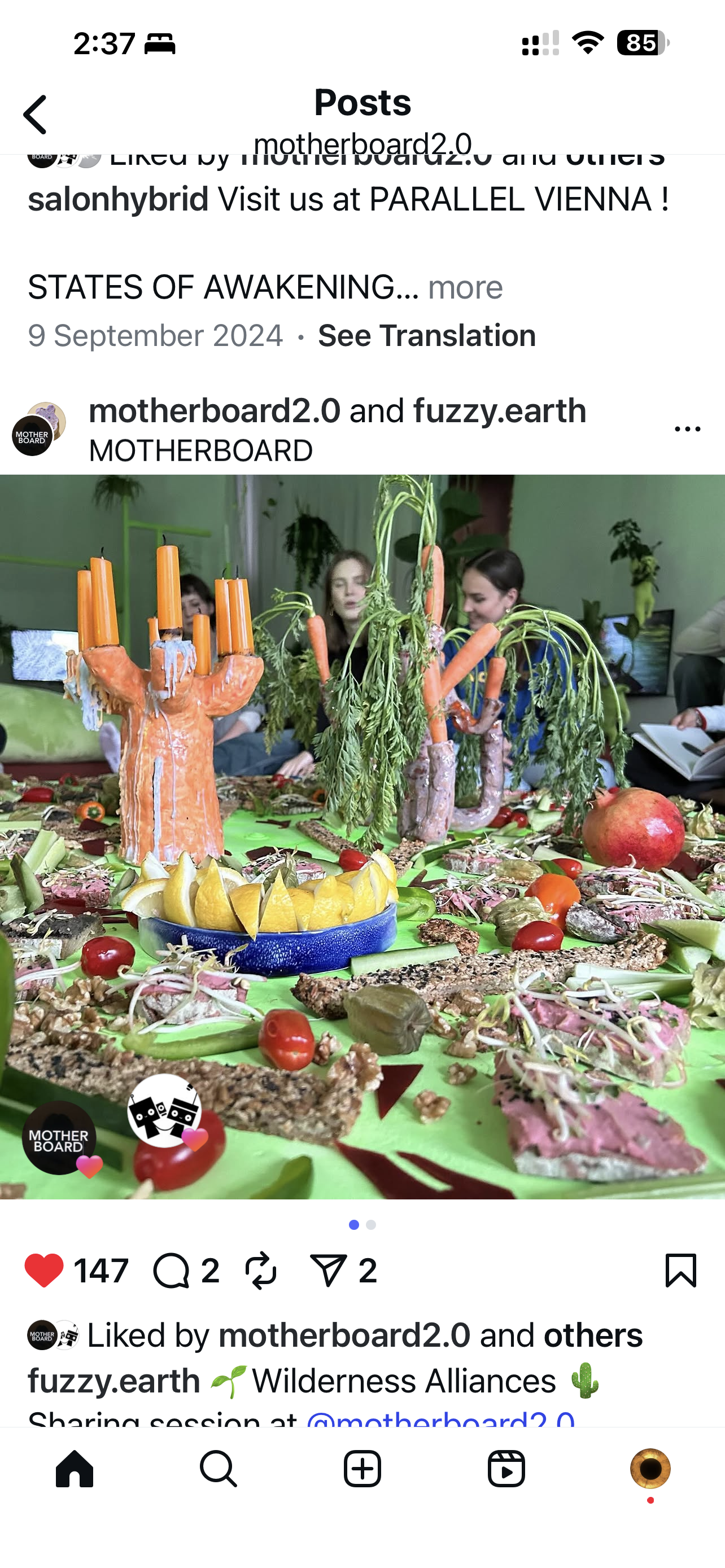 Unlearning Patriarchy — Tisch mit Keramik und kollektivem Ritual